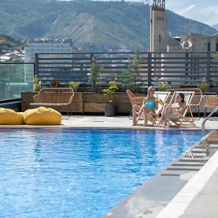 Royal Tulip Hotel & Casino, Tbilisi Exterior foto Rooftop pool