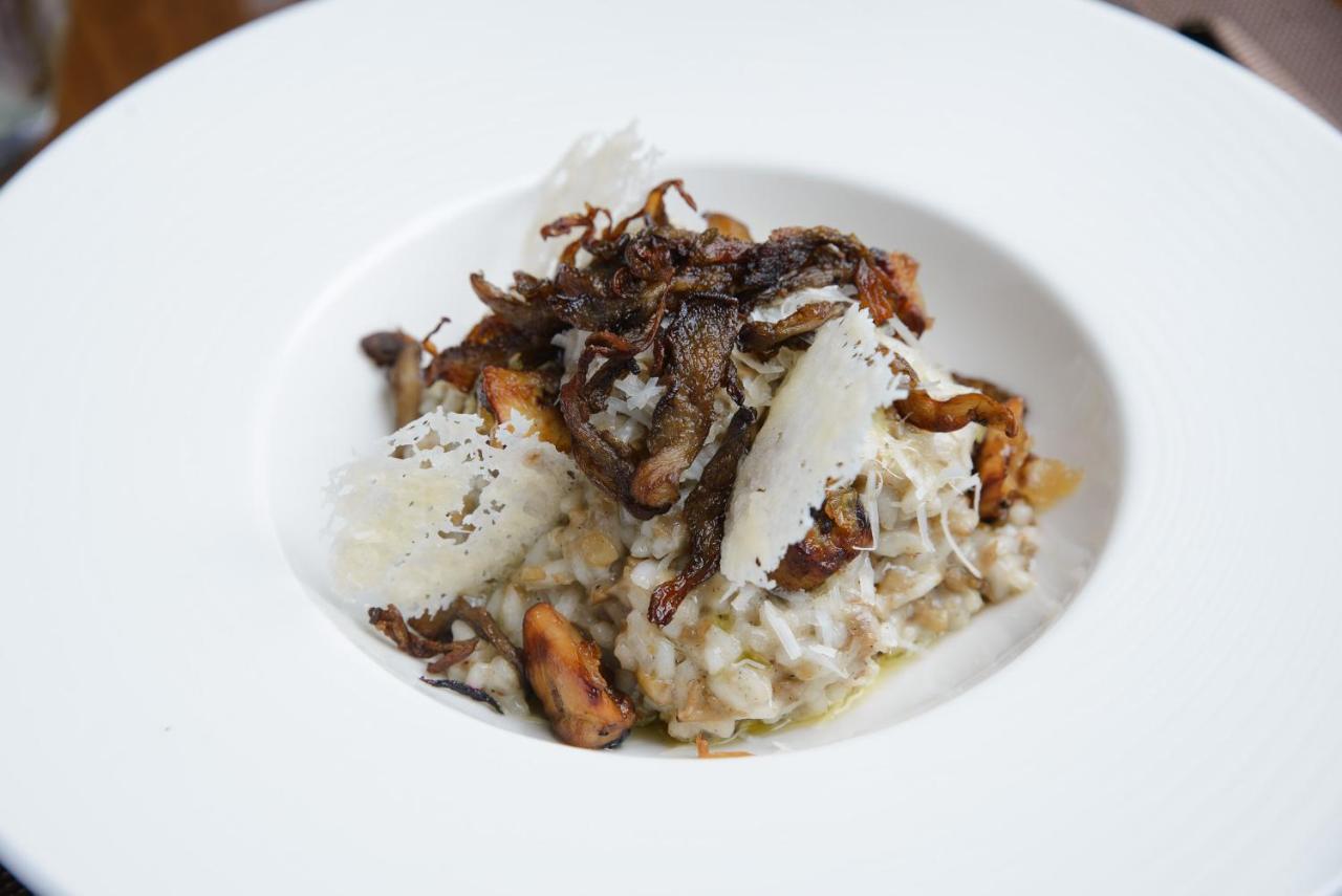 Royal Tulip Hotel & Casino, Tbilisi Exterior foto A risotto with black truffle