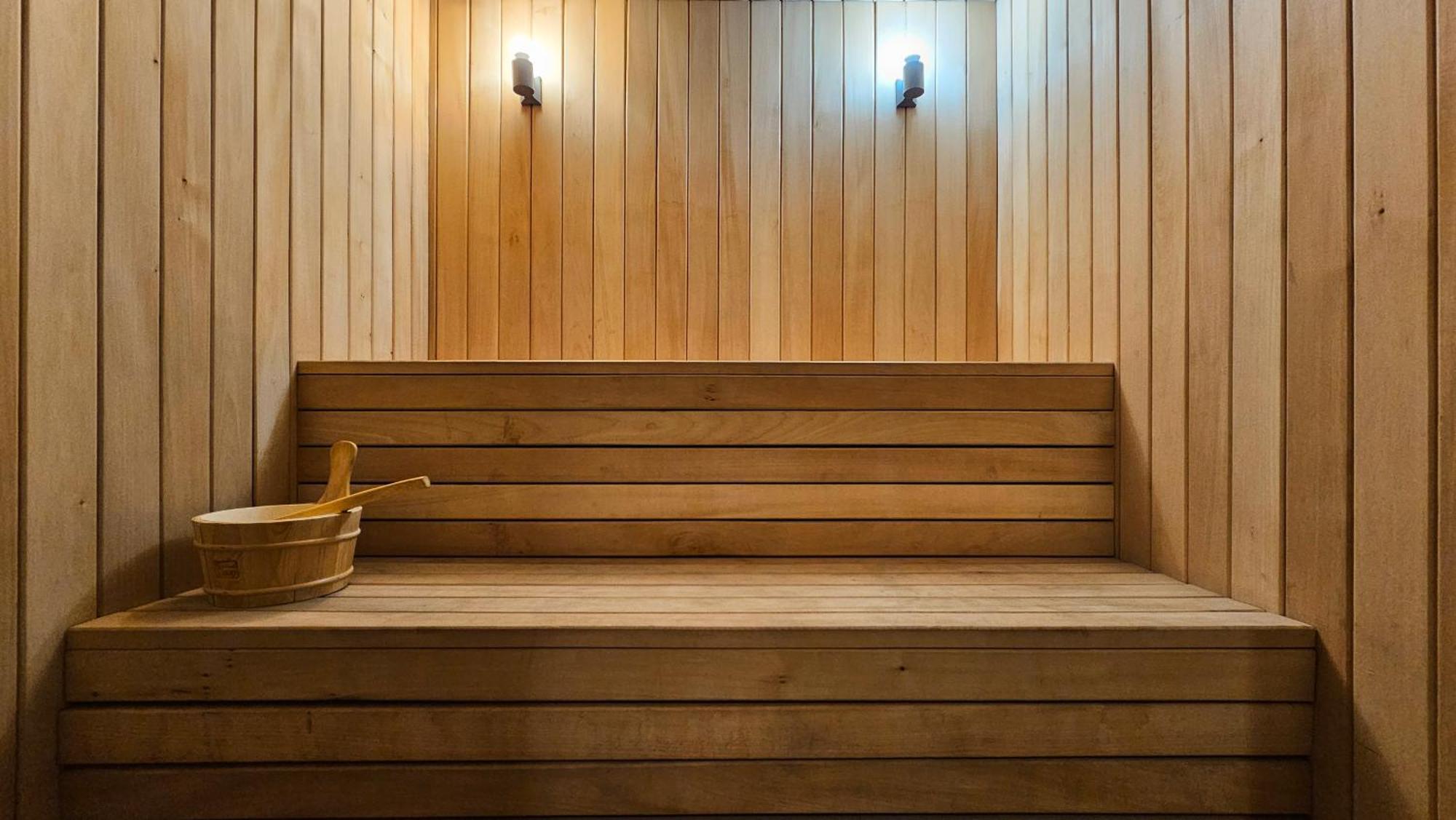 Royal Tulip Hotel & Casino, Tbilisi Exterior foto A Finnish sauna